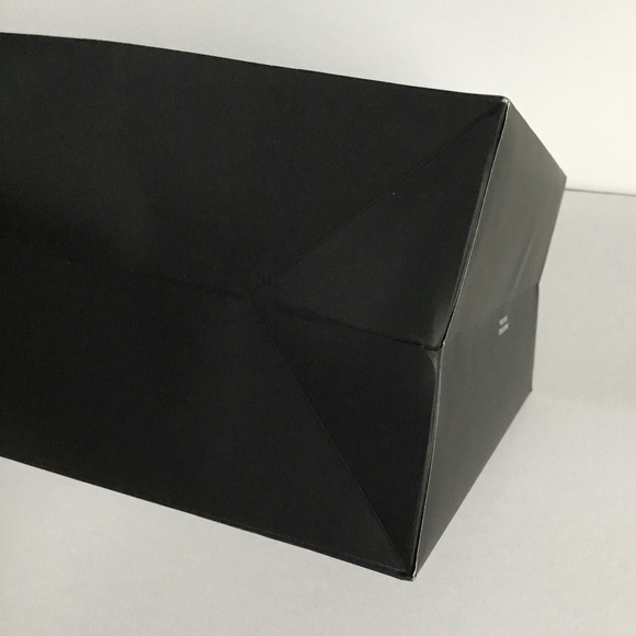 CHANEL - Picture 8 of 16